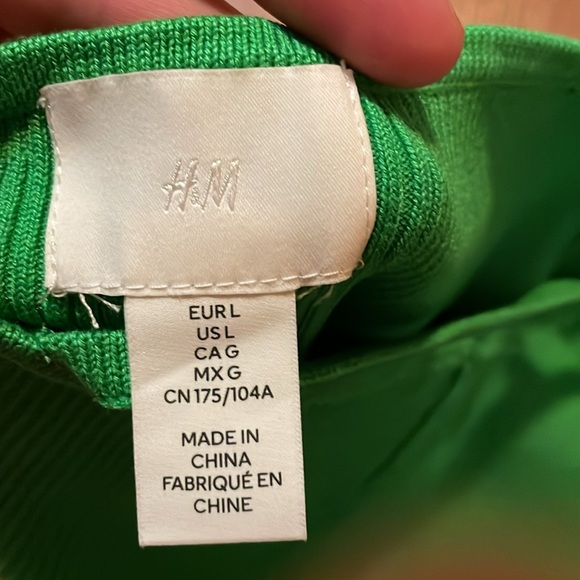 H&M green knit half tank. - Picture 4 of 4